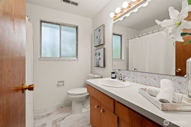 8615 194th Place SW, Edmonds, WA 98026