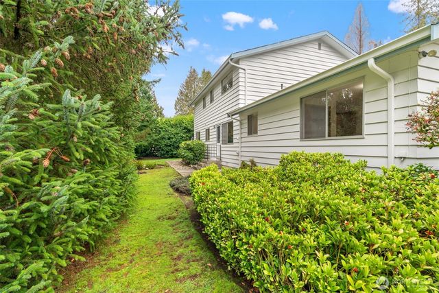 8615 194th Place SW, Edmonds, WA 98026