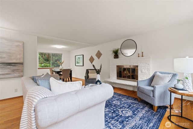 8615 194th Place SW, Edmonds, WA 98026