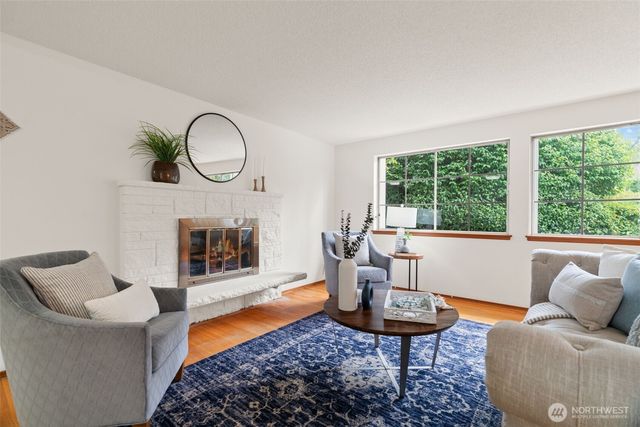 8615 194th Place SW, Edmonds, WA 98026