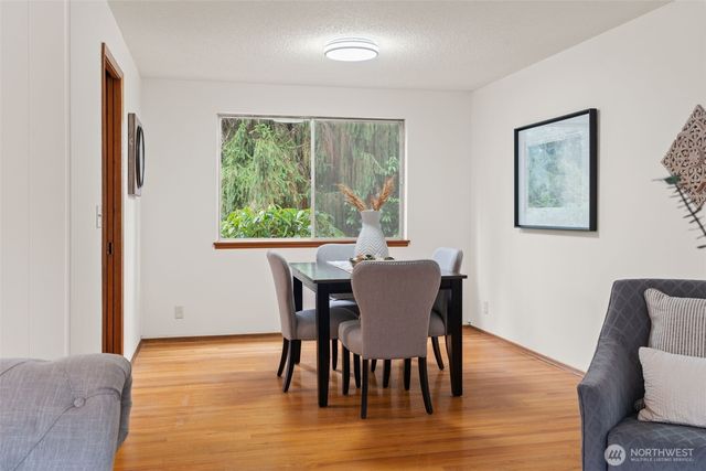 8615 194th Place SW, Edmonds, WA 98026