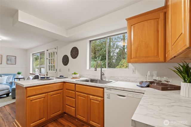 8615 194th Place SW, Edmonds, WA 98026