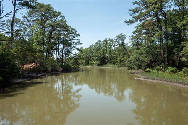 2677 Shorehaven DR, Virginia Beach, VA 23454
