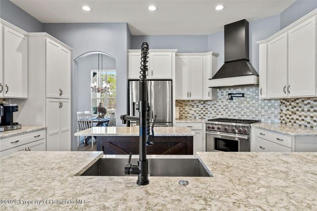 12277 Eskimo Curlew Road, Weeki Wachee, FL 34614