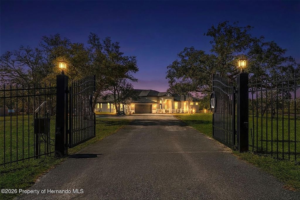 12277 Eskimo Curlew Road, Weeki Wachee, FL 34614