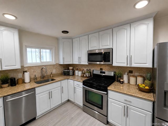 12823 Van Wyck Expressway, Jamaica, NY 11436