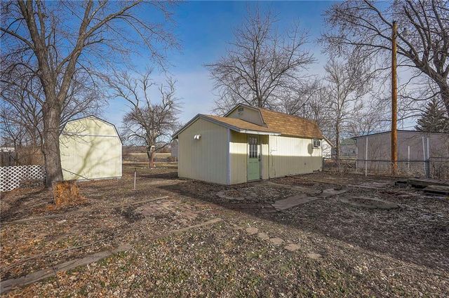 424 E 2nd Street, Linwood, KS 66052