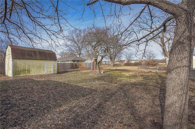 424 E 2nd Street, Linwood, KS 66052