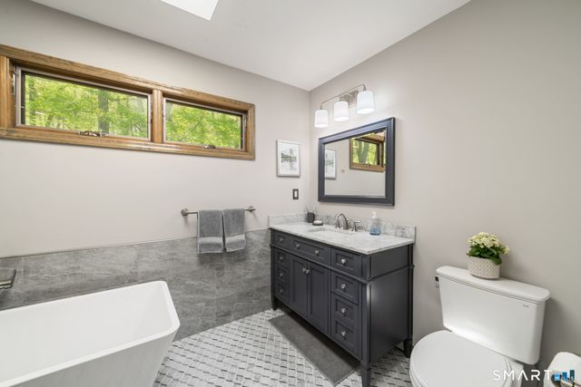 110 Bee Mountain Road, Oxford, CT 06478