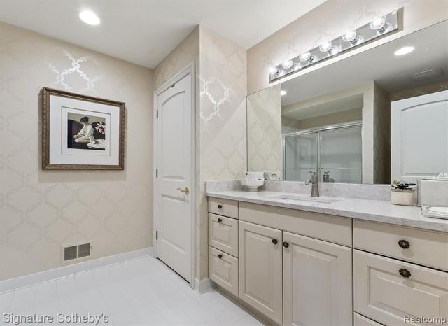 840 Lakeside Drive, Birmingham, MI 48009