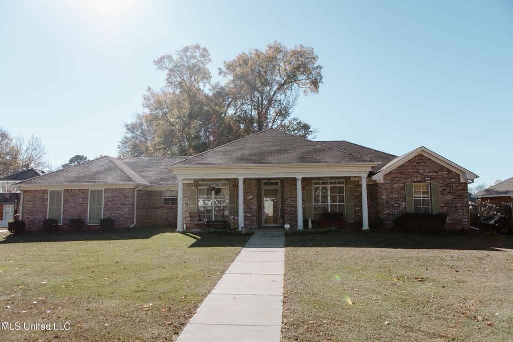311 Longleaf Drive, Flowood, MS 39232