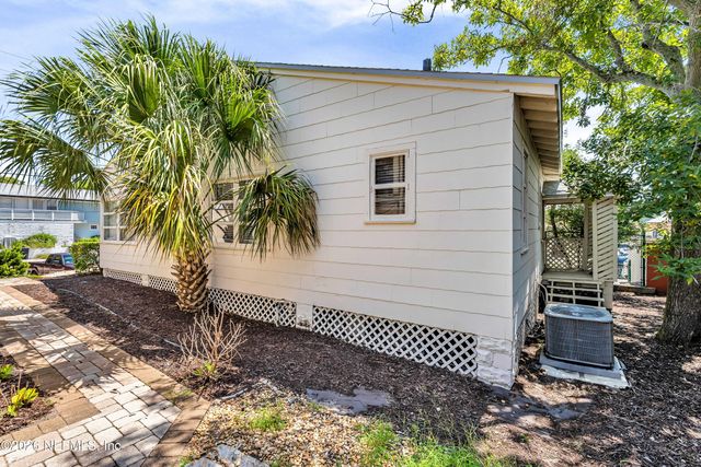 372 AHERN Street, Atlantic Beach, FL 32233