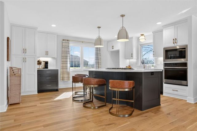 8206 NW Miami Street, Weatherby Lake, MO 64152