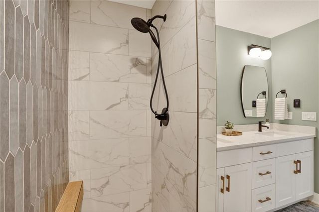 8206 NW Miami Street, Weatherby Lake, MO 64152