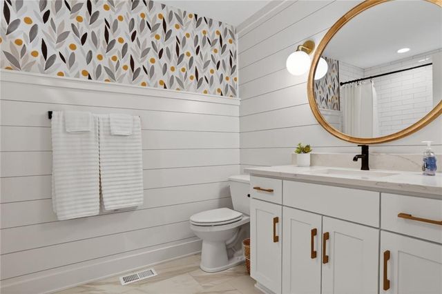 8206 NW Miami Street, Weatherby Lake, MO 64152