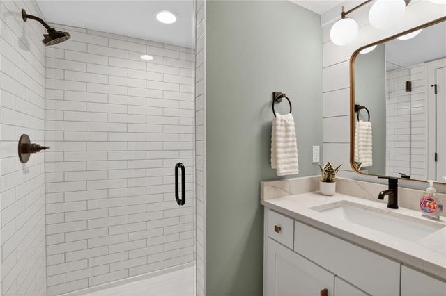 8206 NW Miami Street, Weatherby Lake, MO 64152