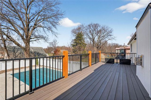 8206 NW Miami Street, Weatherby Lake, MO 64152