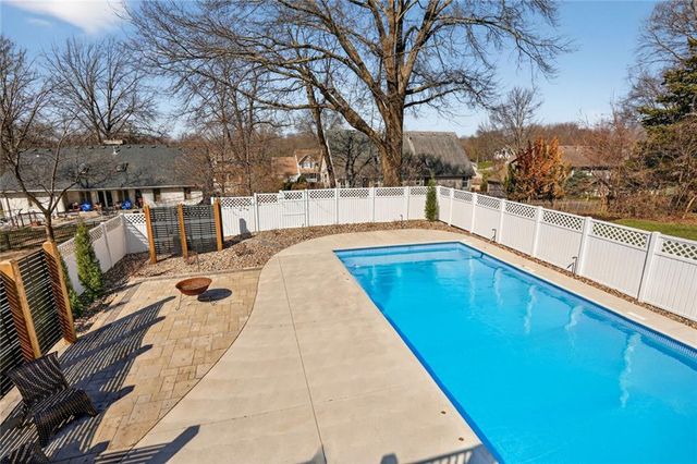 8206 NW Miami Street, Weatherby Lake, MO 64152