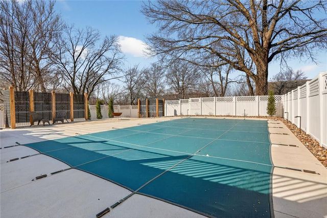 8206 NW Miami Street, Weatherby Lake, MO 64152