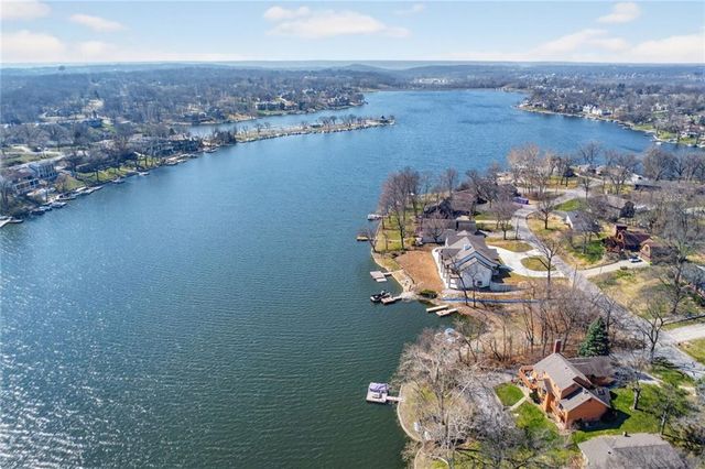 8206 NW Miami Street, Weatherby Lake, MO 64152