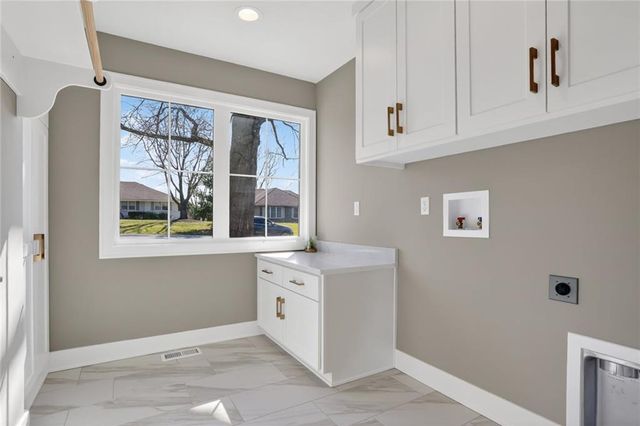 8206 NW Miami Street, Weatherby Lake, MO 64152