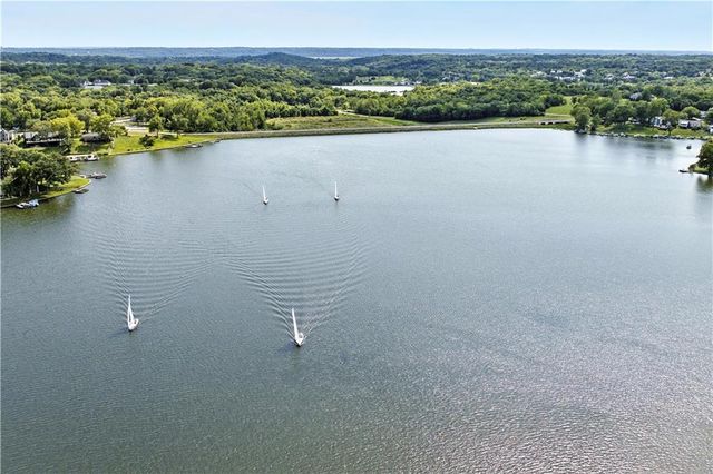 8206 NW Miami Street, Weatherby Lake, MO 64152