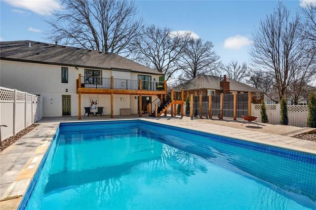 8206 NW Miami Street, Weatherby Lake, MO 64152