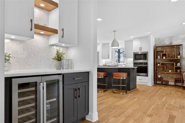 8206 NW Miami Street, Weatherby Lake, MO 64152