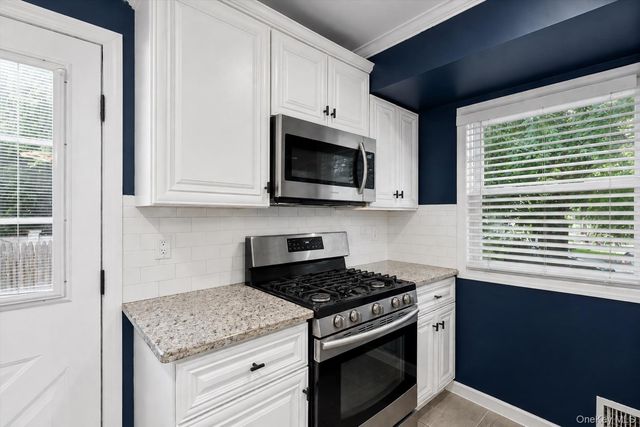 52 Larry Road S, Selden, NY 11784