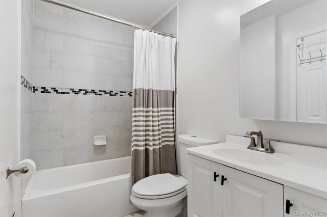 52 Larry Road S, Selden, NY 11784