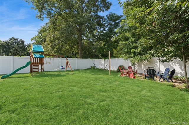 52 Larry Road S, Selden, NY 11784