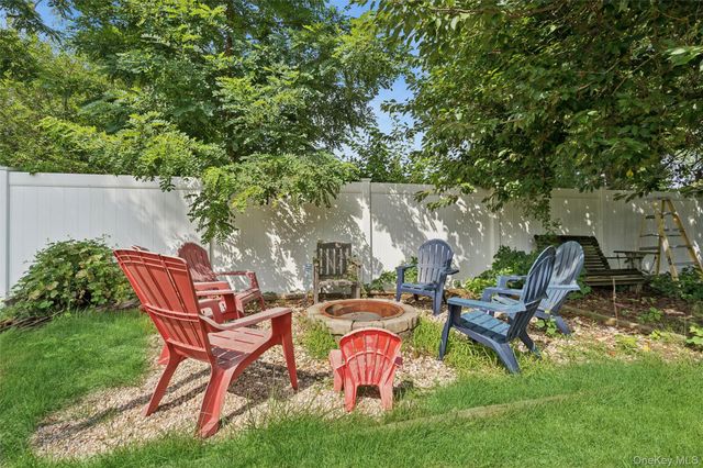 52 Larry Road S, Selden, NY 11784