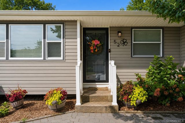 52 Larry Road S, Selden, NY 11784