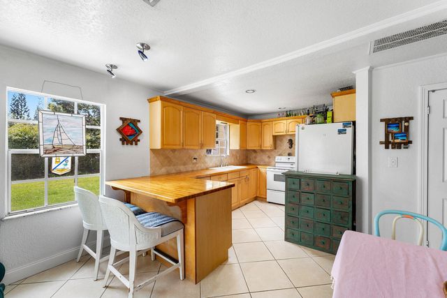 613 N 5th Street, Lantana, FL 33462