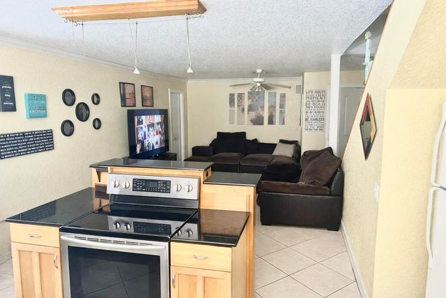 613 N 5th Street, Lantana, FL 33462