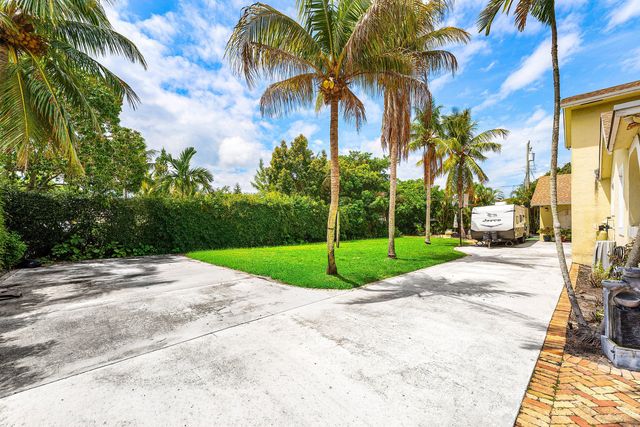 613 N 5th Street, Lantana, FL 33462