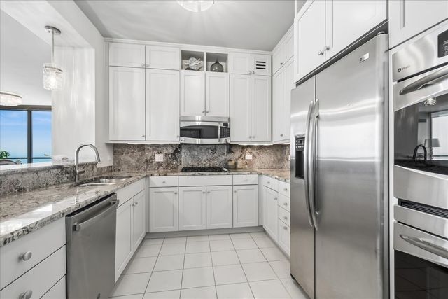 600 N Lake Shore Drive 2411, Chicago, IL 60611
