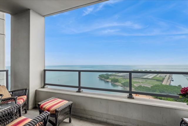 600 N Lake Shore Drive 2411, Chicago, IL 60611