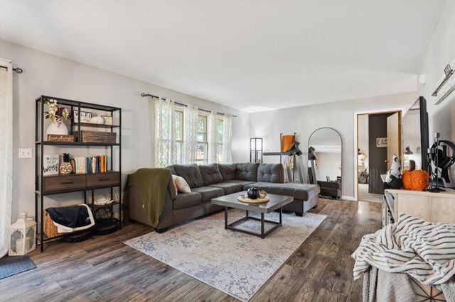 609 E Welco Drive, Montgomery, MN 56069