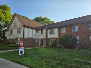 30276 Southfield Road 215, Southfield, MI 48076