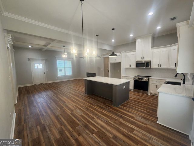 303 Firelight Drive, Byron, GA 31008