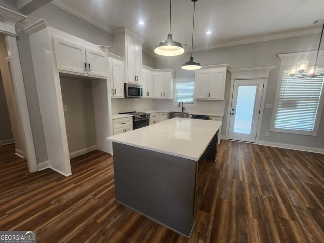303 Firelight Drive, Byron, GA 31008
