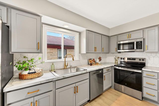 3612 N 94th STREET, Milwaukee, WI 53222