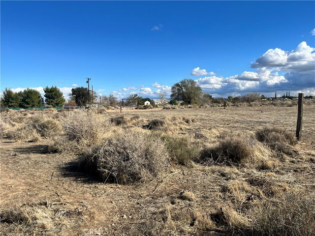 1 Greasewood Ln, Phelan, CA 92371