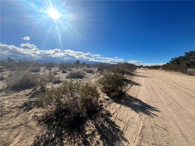 1 Greasewood Ln, Phelan, CA 92371