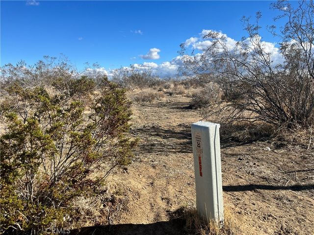 1 Greasewood Ln, Phelan, CA 92371