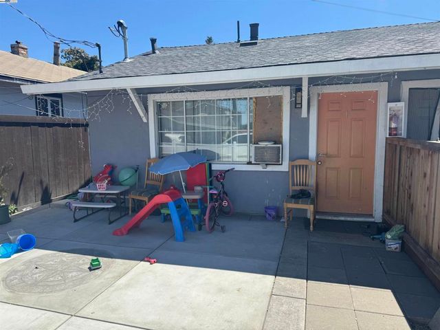 2118 Addison Ave, East Palo Alto, CA 94303