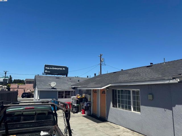 2118 Addison Ave, East Palo Alto, CA 94303