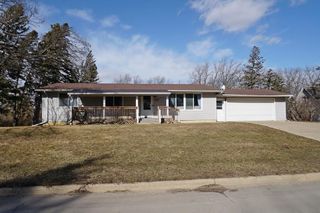1007 11th Street, Charles City, IA 50616