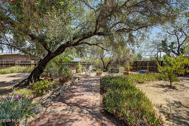 2123 E Fort Lowell Road, Tucson, AZ 85719